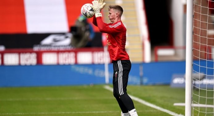 Dean Henderson extends loan deal at Sheffield United