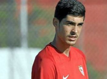 Carlos Fernandez leaves Sevilla, while Papu Gomez joins the club